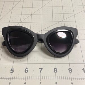Retro Cateye Plastic Sunglass